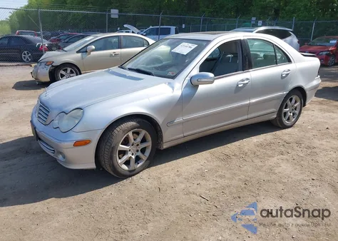 2007 Mercedes-Benz C 280 Luxury 4Matic z USA, uszkodzony, nr VIN WDBRF92H57F889820